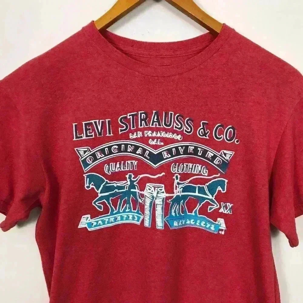 Levi's Solid Red Men M Original Graphic T-Shirt